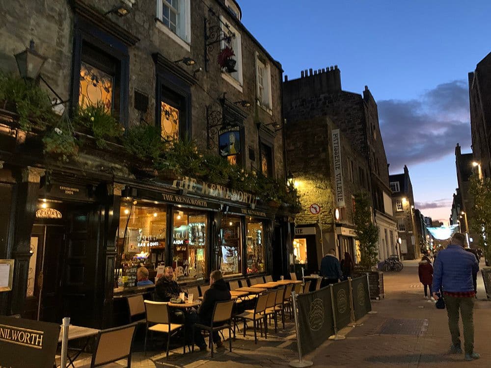 Conoce la vida nocturna de Edimburgo