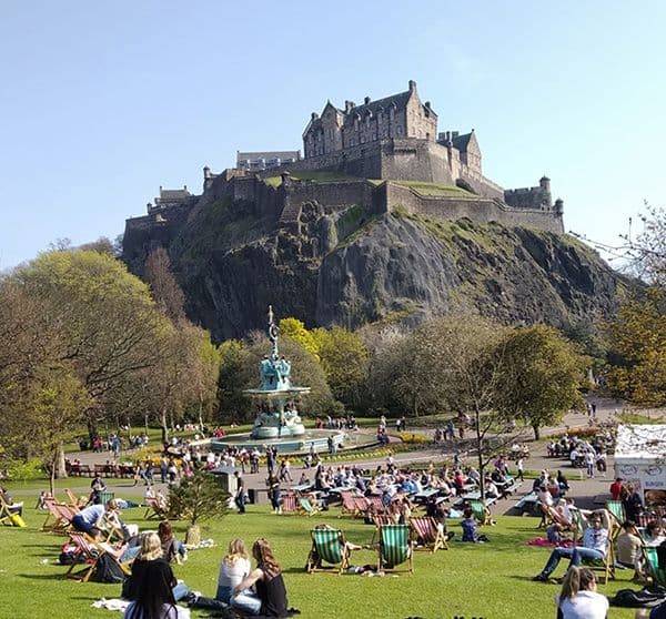 castillo de edimburgo, princes gardens.jpg