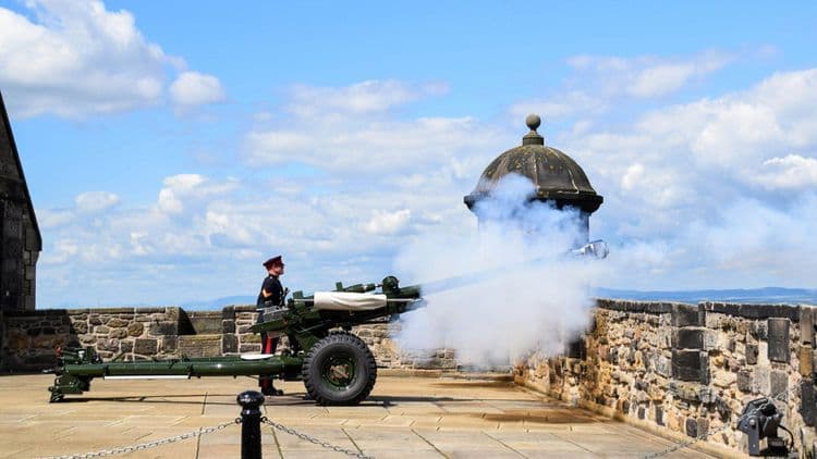 Cañonazo de la 1 pm.jpg