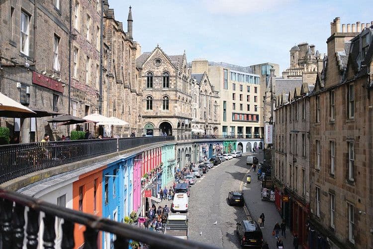 Victoria Street Edimburgo.jpg