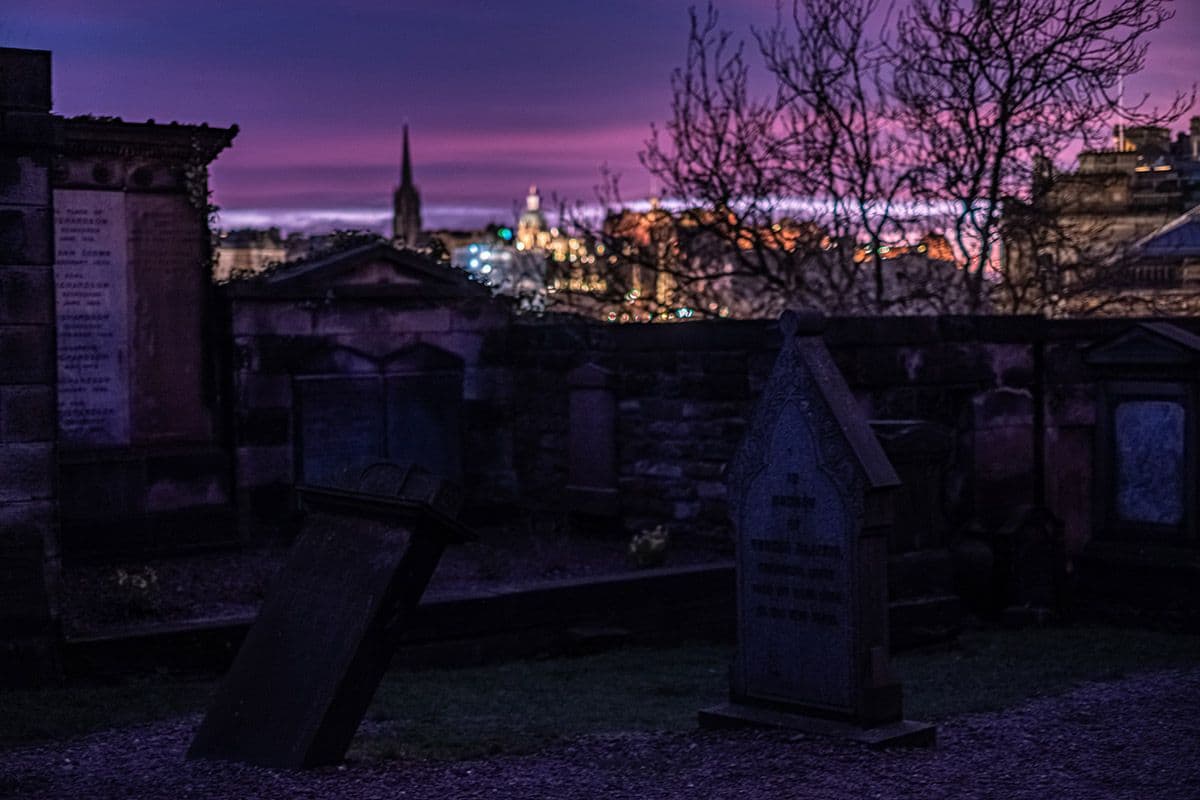 Tour privado misterios y quema de brujas de Edimburgo